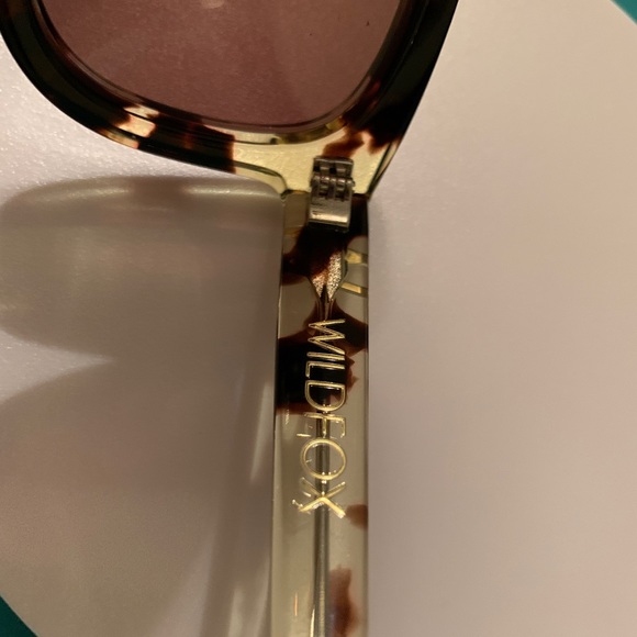 NWOT WILDFOX turquoise SUNGLASSES - Picture 6 of 7